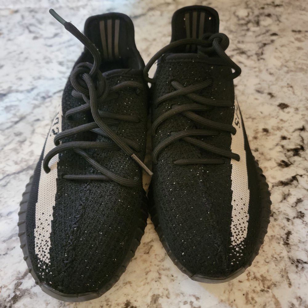 Yeezy Boost 350 V2 in Black and White $70 or BEST offer - Picture 6 of 9